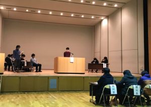 法学部での模擬裁判を学ぶ