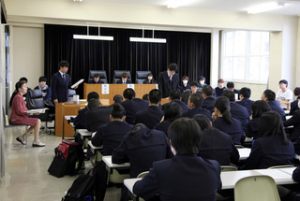 高校生の法学部訪問　模擬裁判見学