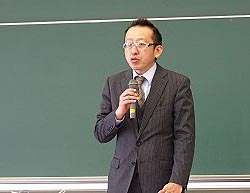 「卒業論文・ゼミナール論文発表会」を開催しました