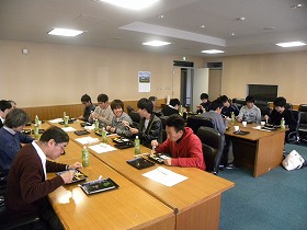 経済学部で学業優秀生の表彰を行いました