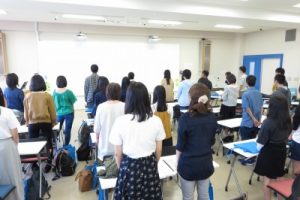 こども発達学科のオープンキャンパス：楽しく歌って仲よくなろう！