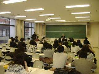 保護者として新卒教師に求めるもの  4年生「教職実践演習」より