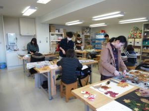 落ち葉作品の発表会