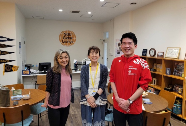 （左から）Mt. Hood Community College佐藤先生、国際交流課 木村氏、卒業生 荒井氏