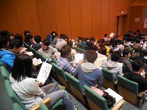 学生同士話し合い講演会が進められました。