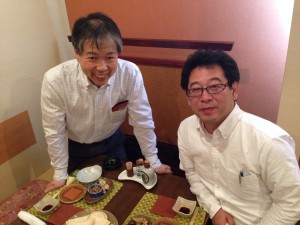 刀川監督と本学教員二通先生（懇親会にて）