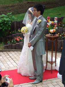 卒業生の結婚式