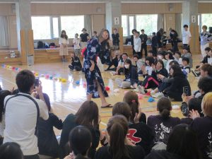 生まれて初めての「ツケマ」♪ー人文学部交流会