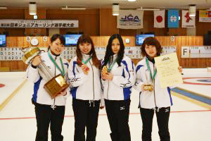 優勝した女子チームのメンバー