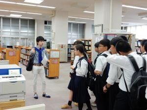 施設見学の様子