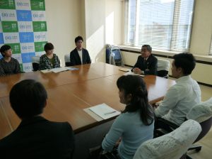 佐々木副市長に出発前の挨拶