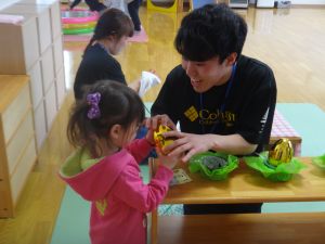 上手に出来た子にはお菓子をプレゼント