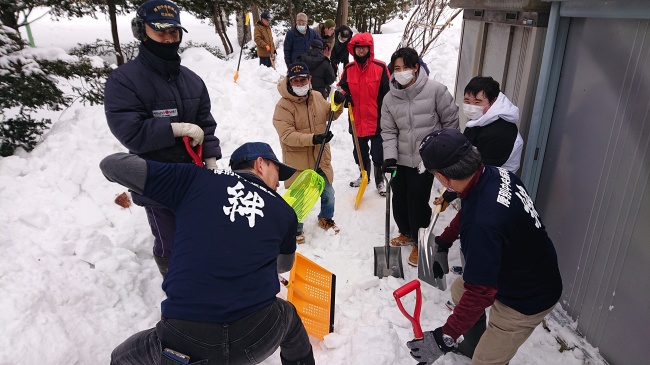 楽しく交流しながら除雪